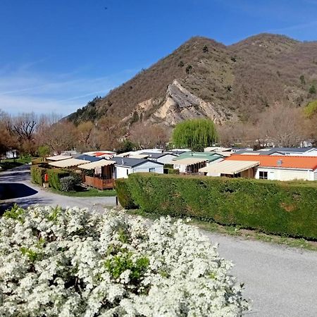 Camping Du Bourg Дин Ле Бен Екстериор снимка