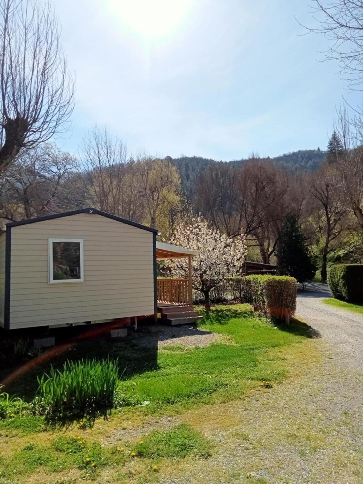 Camping Du Bourg Дин Ле Бен Екстериор снимка