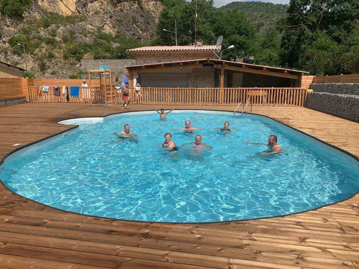 Camping Du Bourg Дин Ле Бен Екстериор снимка